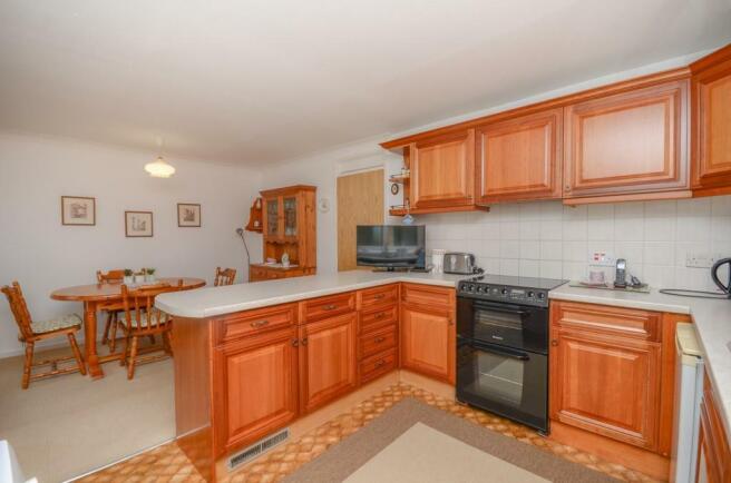 kitchen pic 2.jpg