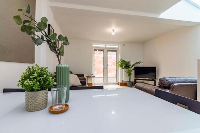 Diner / Living Room -Close Up