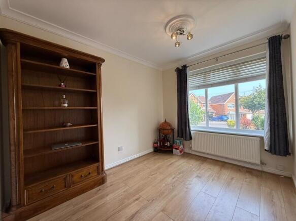 4 bed Detached to rent Image 5