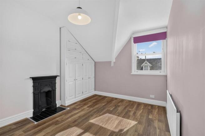 5 bed Semi-Detached for sale Image 11