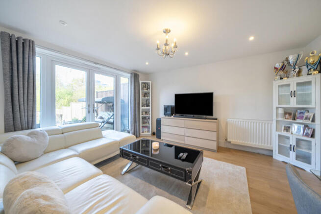 1438956-8-69dcb4b...