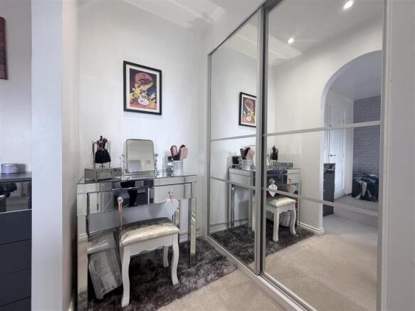 4 bed Detached for sale Image 12