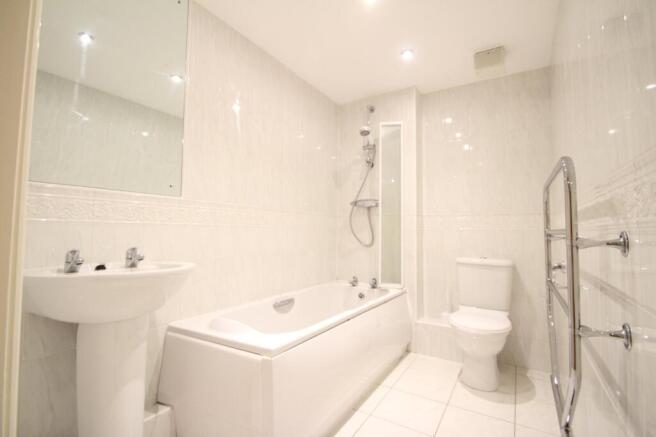 2 bed Flat to rent Image 6