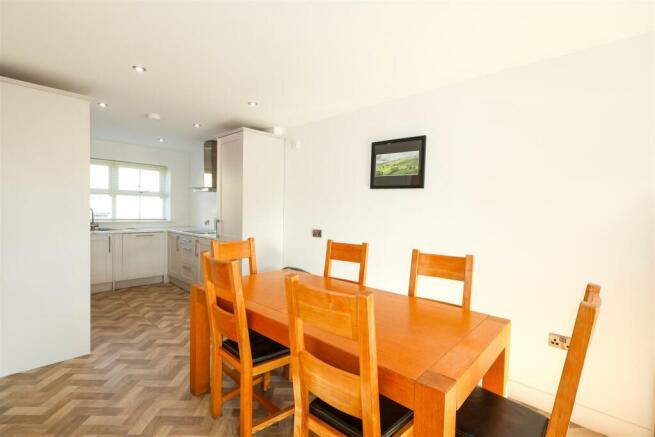 4 bed Semi-Detached for sale Image 7