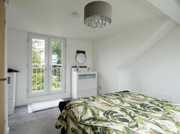 4 bed Semi-Detached for sale Image 8
