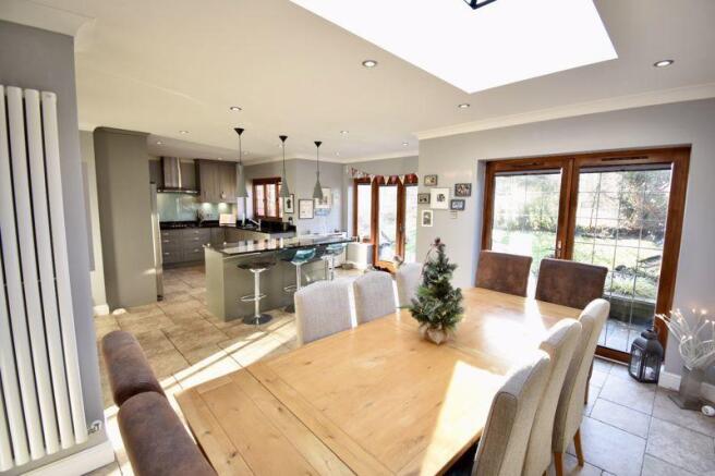 Kitchen / Dining 