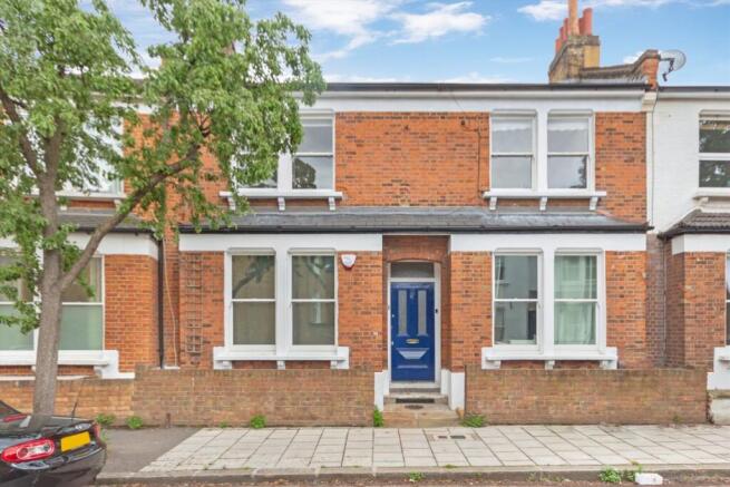 3-bed flat on Grantham Road, Stockwell, £550,000