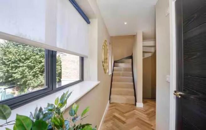 2 bed Flat to rent Image 6