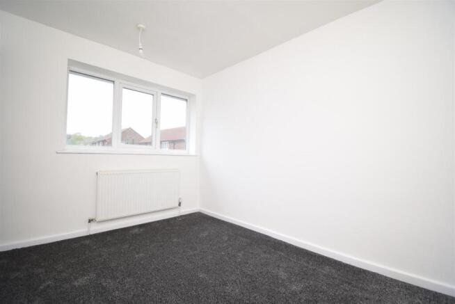2 bed Terraced to rent Image 4