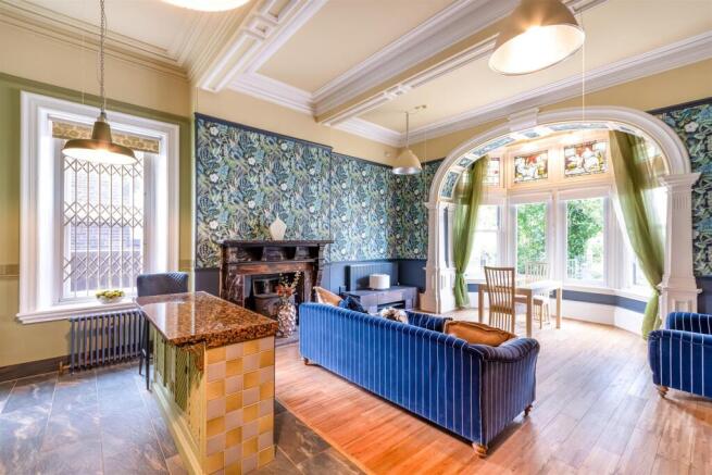5 bed Detached for sale Image 5