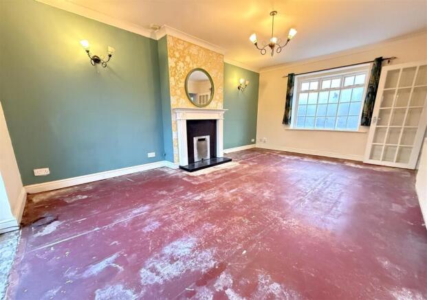 LIVING/DINING ROOM