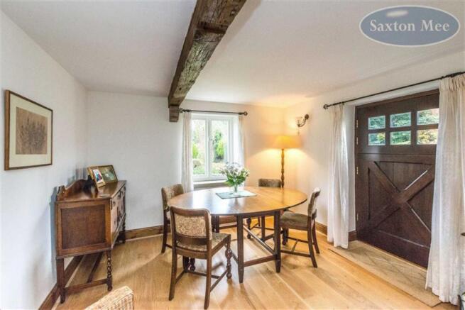 SUPERB WELL PROPORTIONED DINING ROOM