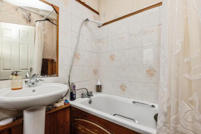2 bed Terraced for sale Image 8
