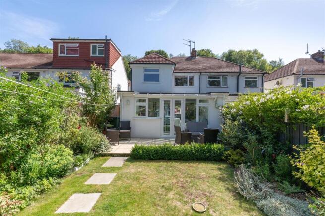 7 Winterbourne Close-11.jpg