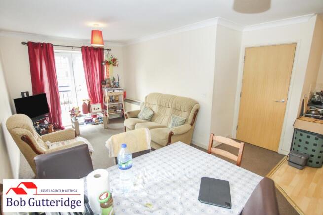 FITTED KITCHEN / LIVING ROOM