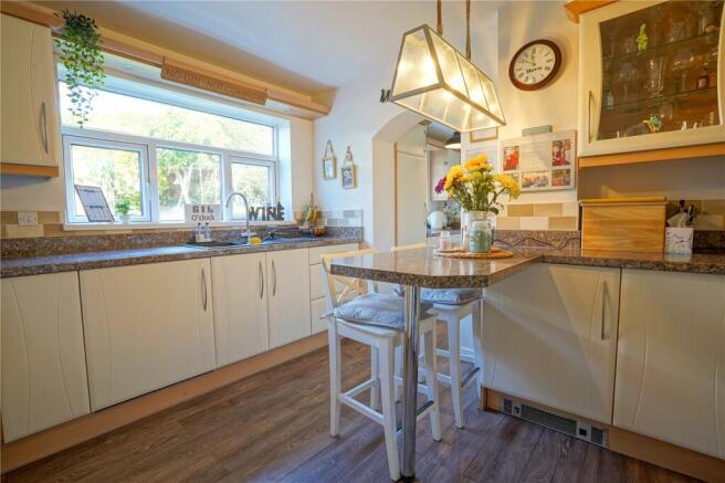 4 bed Detached for sale Image 7
