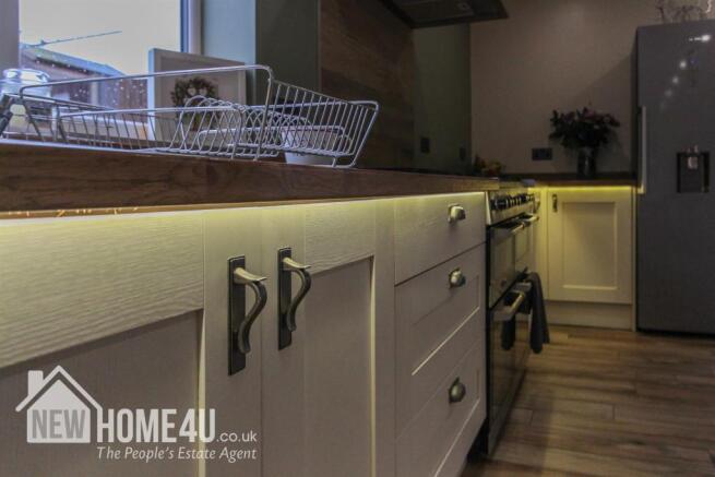 KITCHEN/DINING ROOM: