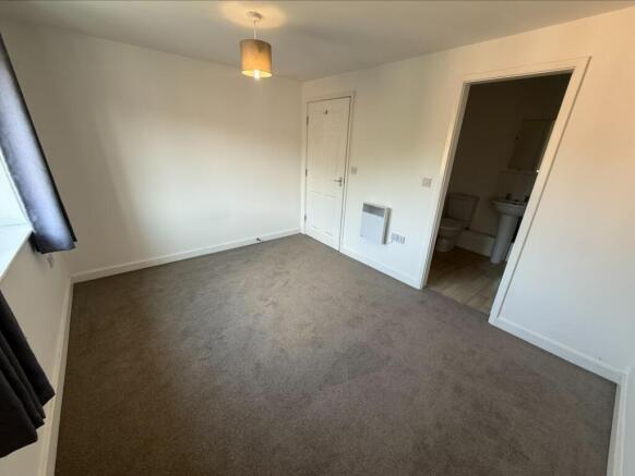 2 bed Apartment to rent Image 9