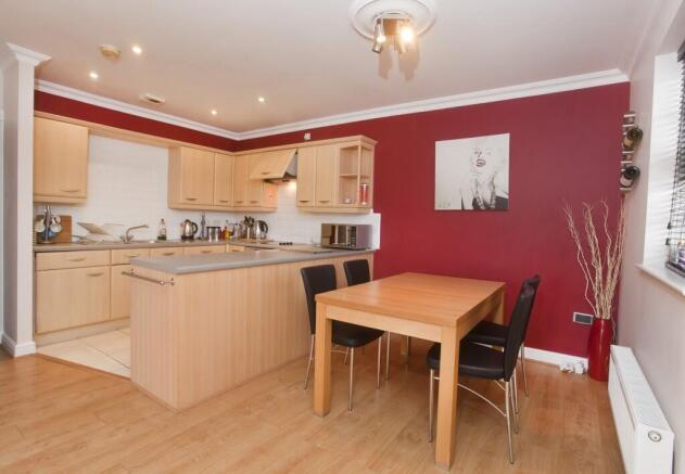 2 bed Apartment to rent Image 4