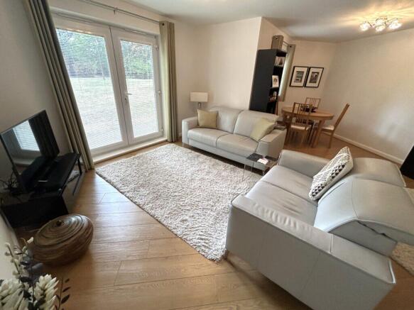 2 bed Apartment for sale Image 3