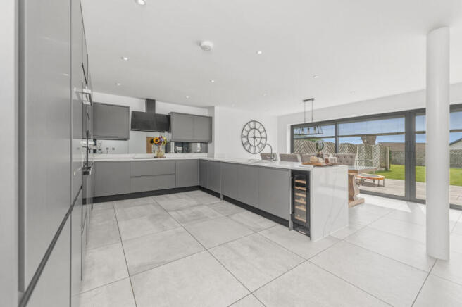 4 bed Semi-Detached for sale Image 2