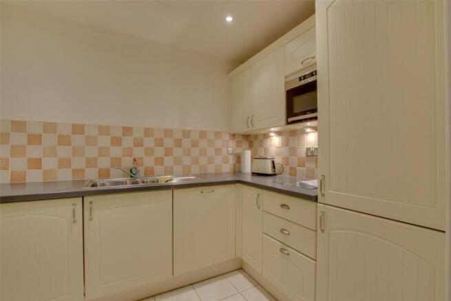 2 bed Flat for sale Image 6