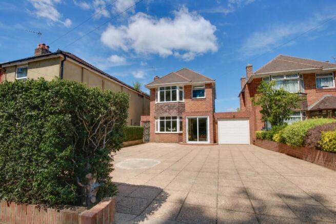 3-bed detached on Guide Price £400,000 - £425,000! Extended! No Forward Chain! Beautiful Presentation!, £400,000