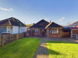 Lenzie, Cross Lane, Findon BN14 0UB