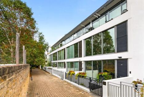 Paradise Passage, London, N7