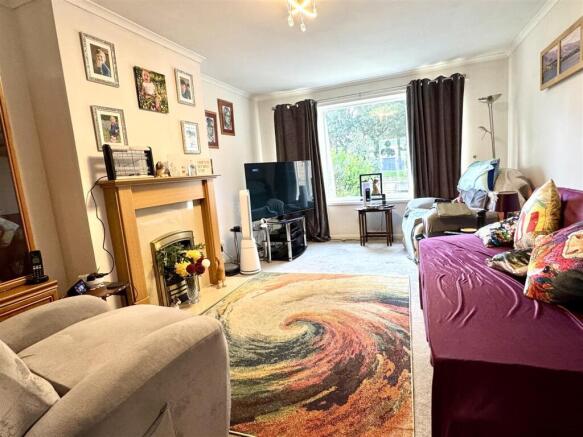 LOUNGE: