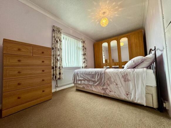 Semi-Detached for sale Image 8