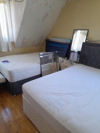 3 bed House Share to rent Image 8
