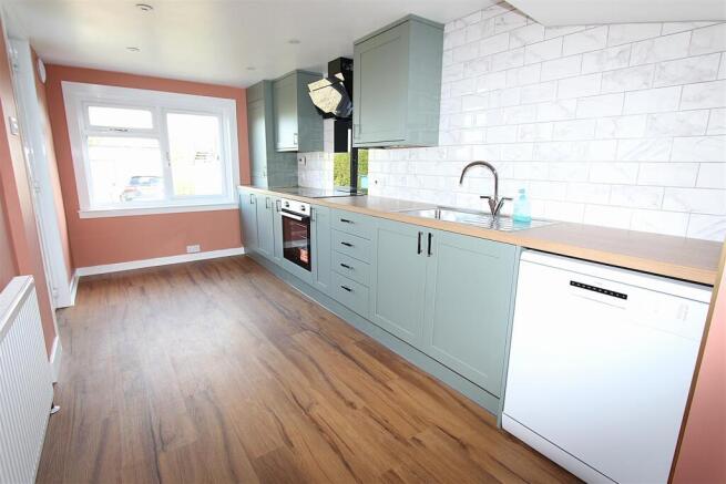 Kitchen 2.JPG