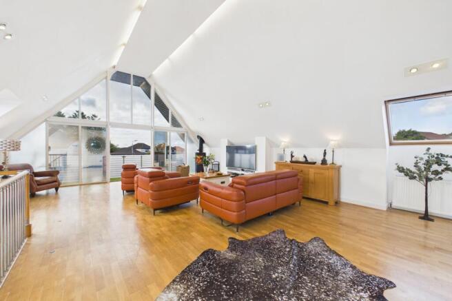 Lounge Angle 1