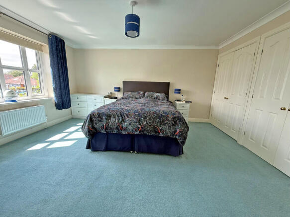 4 bed Detached for sale Image 8