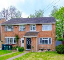 32, Heathfield, Pound Hill, Crawley RH10 3TT