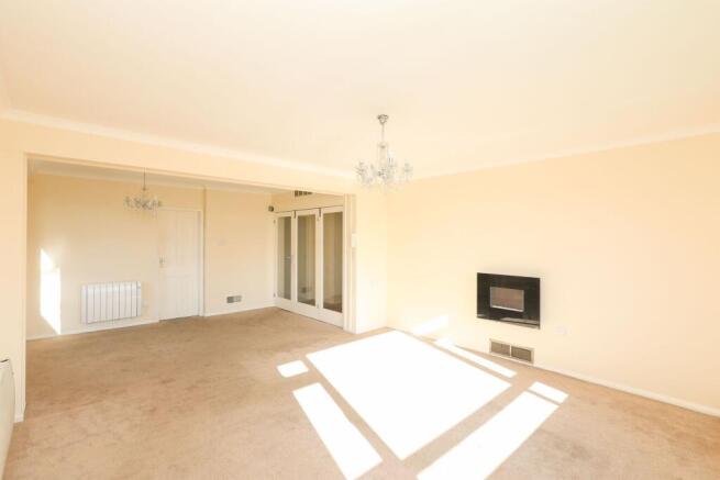 Lounge/ Dining Space