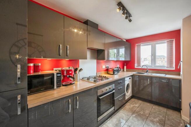3 bed Semi-Detached for sale Image 6