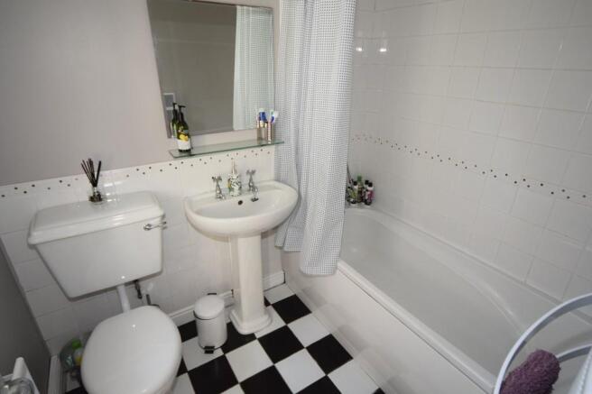 GROUND FLOOR BATH...