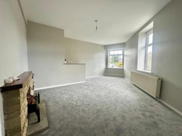 2 bed Apartment to rent Image 2