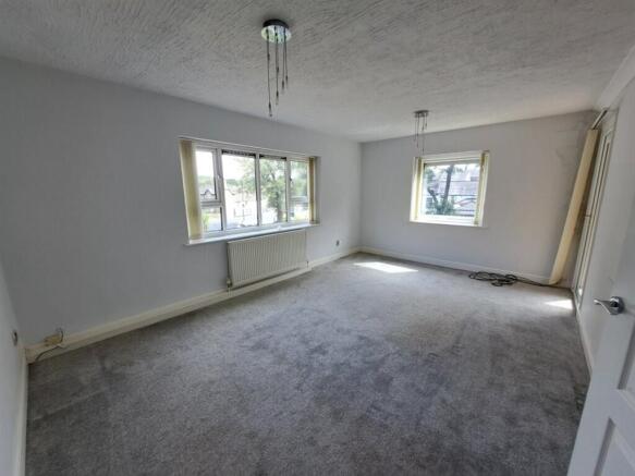 3 bed Flat for sale Image 7