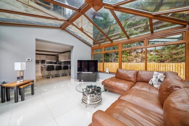 6 bed Detached for sale Image 8
