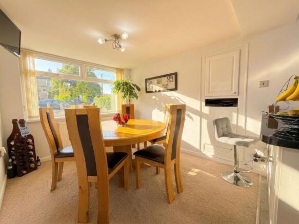 5 bed Detached for sale Image 8