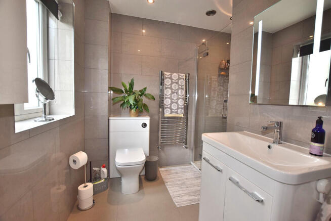 4 bed Detached for sale Image 12
