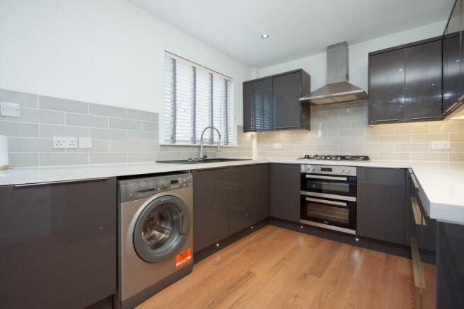 Ladeside Gardens, Bathgate, West Lothian, EH47 photo 4