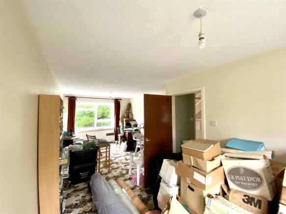 LIVING /DINING ROOM