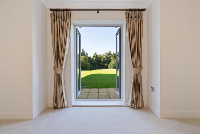 Cavendish House, Bramshott Place, Liphook, Hampshire, GU30 7GL photo 4