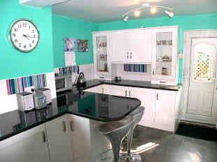 OPEN PLAN BREAKFAST KITCHEN