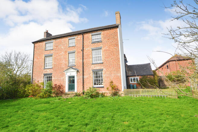 Four Bedroom Farmhouse near Broseley