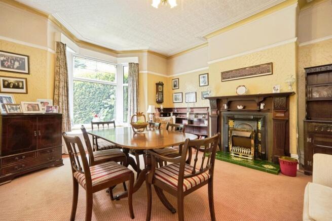 5 bed Semi-Detached for sale Image 4